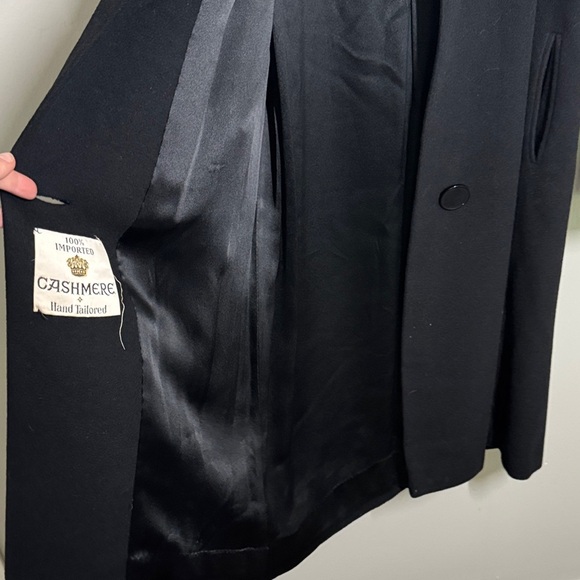 Chic Black Overcoat with Button Accents - Picture 3 of 9